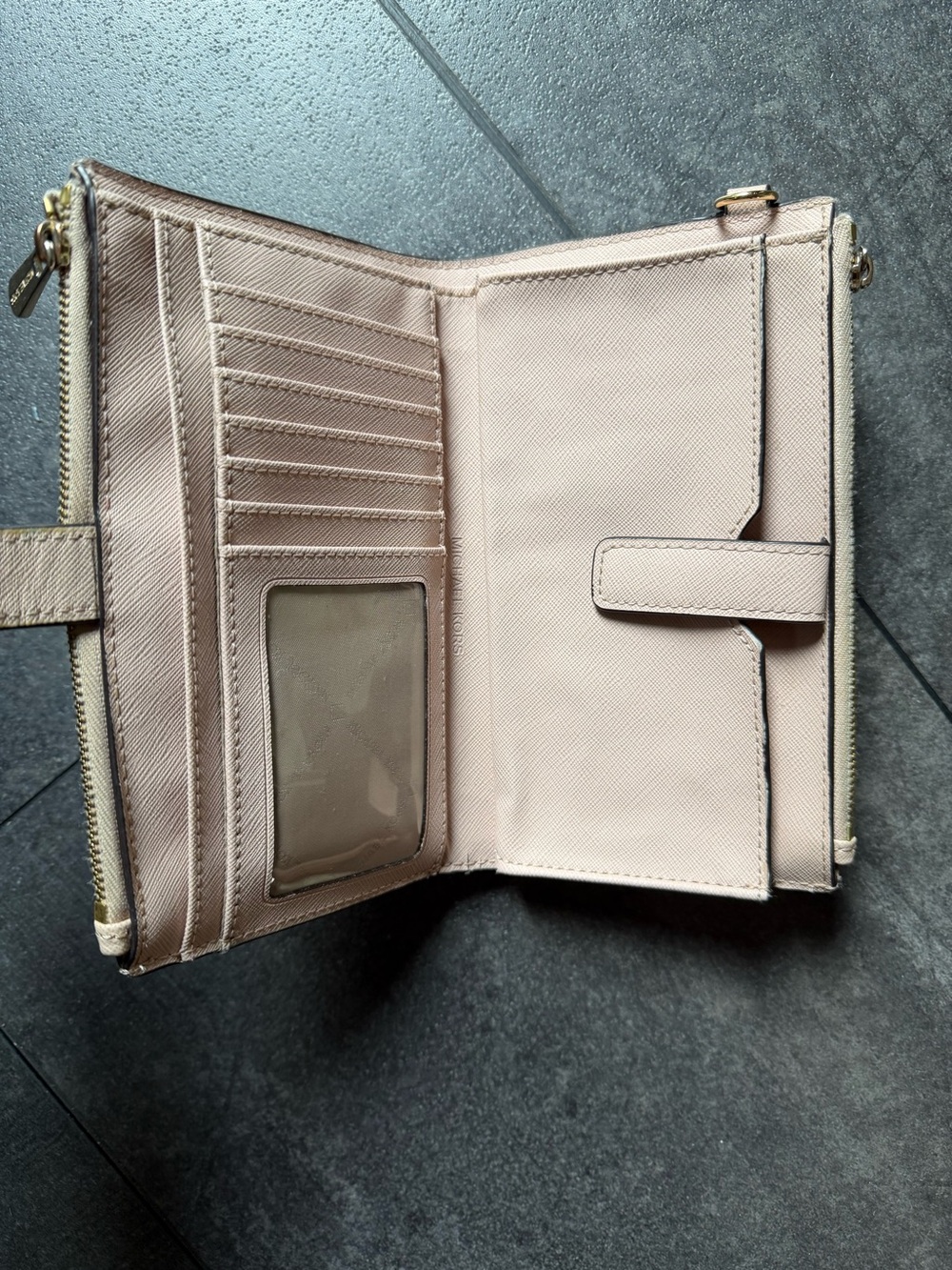 Michael Kors Pebbled Wrislet - Picture 4 of 6